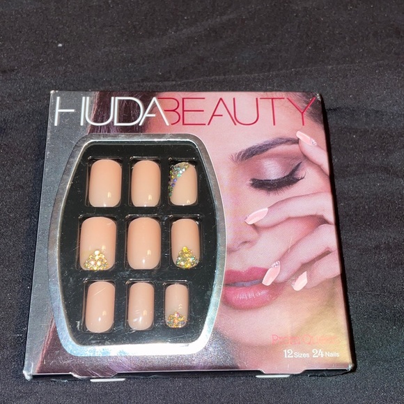 Huda Beauty Press on nails baby pink with rhinestones - Picture 1 of 2